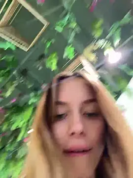 Snapshot of enjoy_my_beauty chatting on December 14, 2024, 5:07 am enjoy my beauty online show from December 14, 2024, 5:07 am