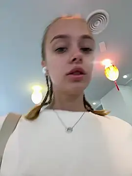 Snapshot of enjoy_my_beauty chatting on January 23, 2025, 4:09 am enjoy my beauty online show from January 23, 2025, 4:09 am