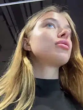 Snapshot of enjoy_my_beauty chatting on February 3, 2025, 7:51 am enjoy my beauty online show from February 3, 2025, 7:51 am