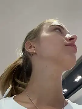 Snapshot of enjoy_my_beauty chatting on February 12, 2025, 7:34 am enjoy my beauty online show from February 12, 2025, 7:34 am