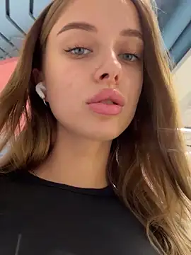 Snapshot of enjoy_my_beauty chatting on February 19, 2025, 4:55 am enjoy my beauty online show from February 19, 2025, 4:55 am
