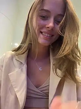 Snapshot of enjoy_my_beauty chatting on February 26, 2025, 7:20 am enjoy my beauty online show from February 26, 2025, 7:20 am