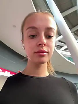 Snapshot of enjoy_my_beauty chatting on March 7, 2025, 4:13 am enjoy my beauty online show from March 7, 2025, 4:13 am