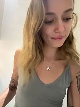 Snapshot of enjoy_my_beauty chatting on March 14, 2025, 7:37 am enjoy my beauty online show from March 14, 2025, 7:37 am