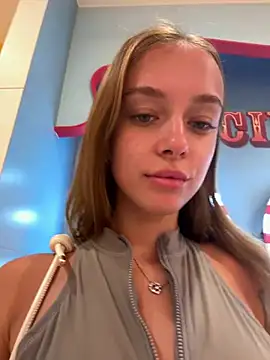 Snapshot of enjoy_my_beauty chatting on March 17, 2025, 4:19 am enjoy my beauty online show from March 17, 2025, 4:19 am