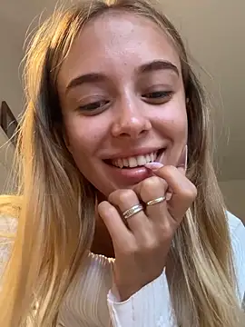 Snapshot of enjoy_my_beauty chatting on September 18, 2025, 5:53 am enjoy my beauty online show from September 18, 2025, 5:53 am
