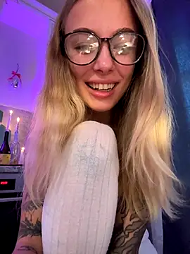 Snapshot of enjoy_my_beauty chatting on September 21, 2025, 6:04 am enjoy my beauty online show from September 21, 2025, 6:04 am