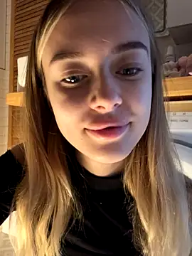 Snapshot of enjoy_my_beauty chatting on September 25, 2025, 5:44 am enjoy my beauty online show from September 25, 2025, 5:44 am