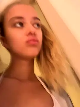 Snapshot of enjoy_my_beauty chatting on October 11, 2025, 5:17 am enjoy my beauty online show from October 11, 2025, 5:17 am