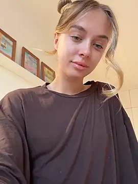 Snapshot of enjoy_my_beauty chatting on October 18, 2025, 5:21 am enjoy my beauty online show from October 18, 2025, 5:21 am