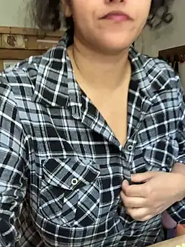 Curvydesifromgermany online show from July 15, 2026, 11:37 am