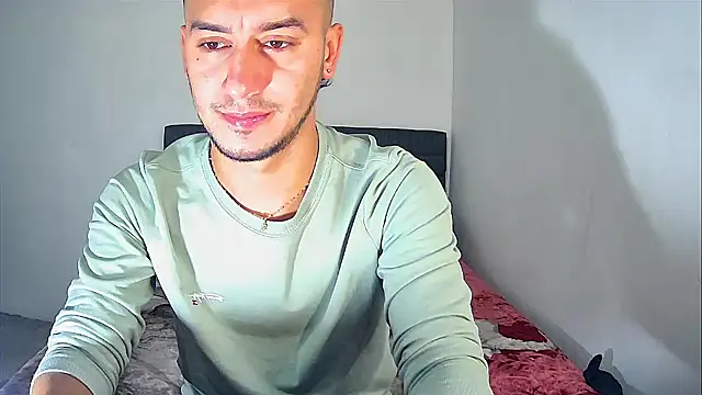 Snapshot of Kevin_Torres chatting on November 12, 2025, 4:13 am Kevin Torres online show from November 12, 2025, 4:13 am