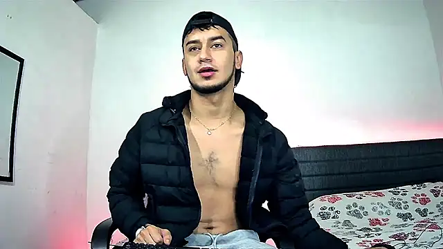 Snapshot of Kevin_Torres chatting on December 14, 2025, 1:05 pm Kevin Torres online show from December 14, 2025, 1:05 pm