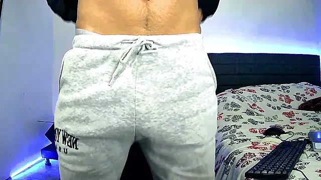 Snapshot of Kevin_Torres chatting on December 15, 2025, 1:10 am Kevin Torres online show from December 15, 2025, 1:10 am