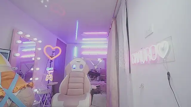 Snapshot of angelacianuro_ chatting on December 19, 2024, 2:56 am angelacianuro  online show from December 19, 2024, 2:56 am