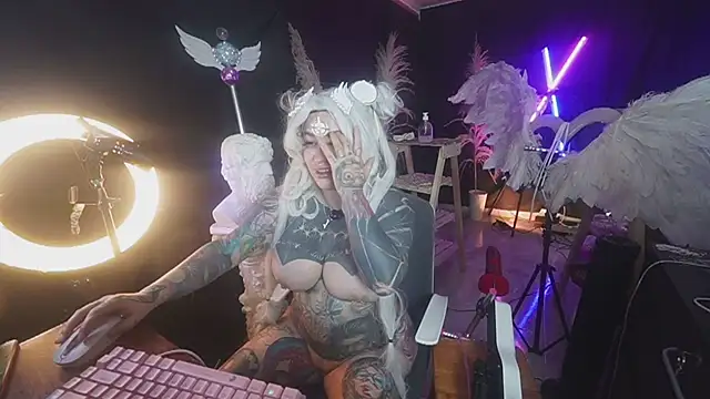 Snapshot of angelacianuro_ chatting on October 17, 2025, 10:40 am angelacianuro  online show from October 17, 2025, 10:40 am