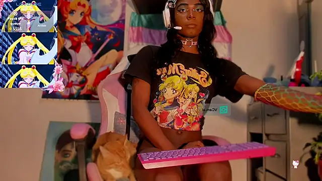 Effy Marinn online show from September 18, 2025, 7:43 am