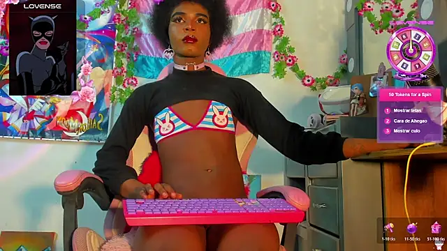 Effy Marinn online show from October 28, 2025, 8:29 am