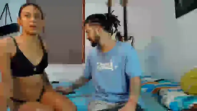 emiandstiv online show from March 7, 2025, 8:33 pm