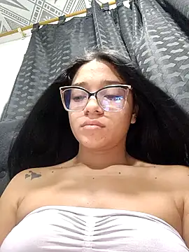 Snapshot of -VICKKY chatting on February 20, 2025, 1:40 pm -VICKKY online show from February 20, 2025, 1:40 pm