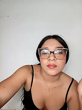 Snapshot of -VICKKY chatting on October 23, 2025, 4:23 am -VICKKY online show from October 23, 2025, 4:23 am