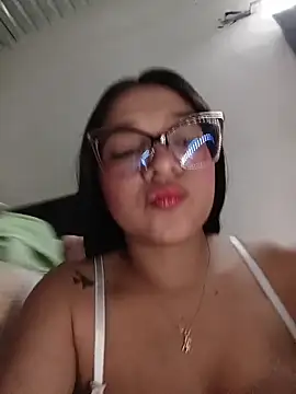 Snapshot of -VICKKY chatting on October 30, 2025, 2:24 am -VICKKY online show from October 30, 2025, 2:24 am