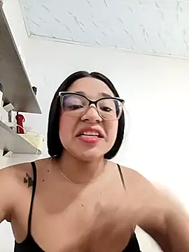 Snapshot of -VICKKY chatting on November 18, 2025, 2:10 pm -VICKKY online show from November 18, 2025, 2:10 pm