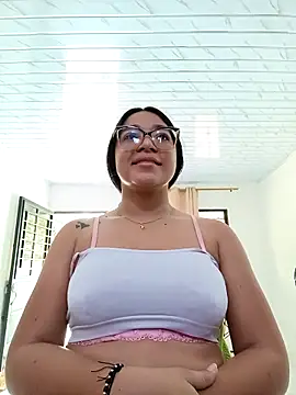 Snapshot of -VICKKY chatting on November 21, 2025, 2:05 pm -VICKKY online show from November 21, 2025, 2:05 pm