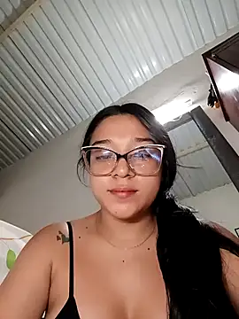 Snapshot of -VICKKY chatting on November 28, 2025, 3:53 am -VICKKY online show from November 28, 2025, 3:53 am