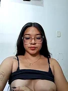 -VICKKY online show from July 6, 2026, 7:49 pm