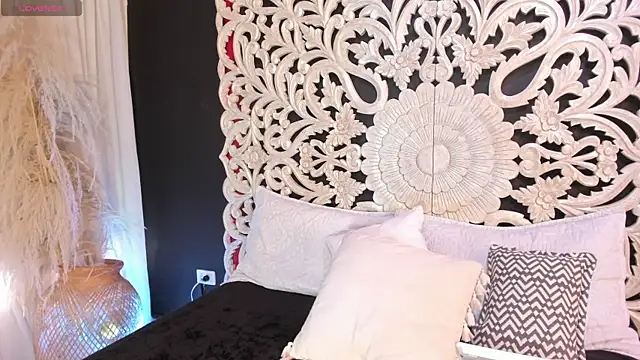 tiffany becker online show from September 19, 2025, 7:58 pm