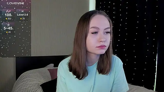 Snapshot of SonyaSlum chatting on December 23, 2024, 6:11 am SonyaSlum online show from December 23, 2024, 6:11 am