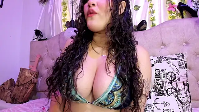 Snapshot of Chanelle_ chatting on November 13, 2025, 5:45 pm Chanelle online show from November 13, 2025, 5:45 pm