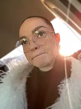 Snapshot of AnaWest chatting on February 6, 2025, 5:35 am AnaWest online show from February 6, 2025, 5:35 am