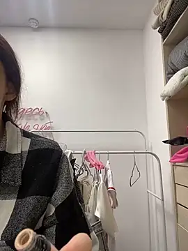 Snapshot of AnaWest chatting on September 28, 2025, 5:57 am AnaWest online show from September 28, 2025, 5:57 am