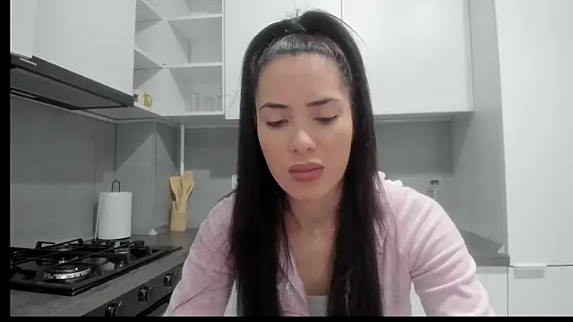 Emmapmg online show from November 24, 2025, 8:47 am