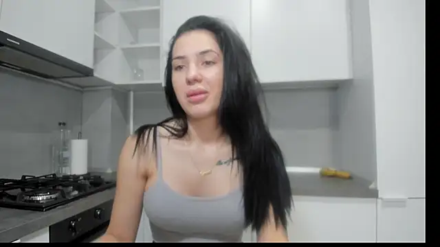 Snapshot of Emmapmg chatting on January 15, 2026, 12:10 pm Emmapmg online show from January 15, 2026, 12:10 pm