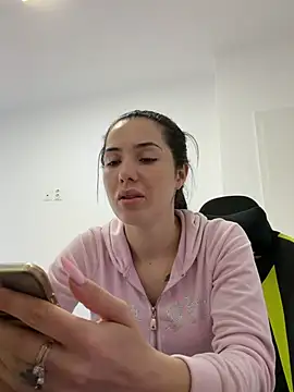 Snapshot of Emmapmg chatting on April 15, 2026, 7:04 am Emmapmg online show from April 15, 2026, 7:04 am
