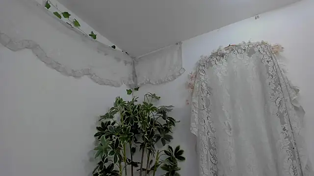 Snapshot of BonnieCute_ chatting on July 10, 2026, 12:37 am BonnieCute online show from July 10, 2026, 12:37 am
