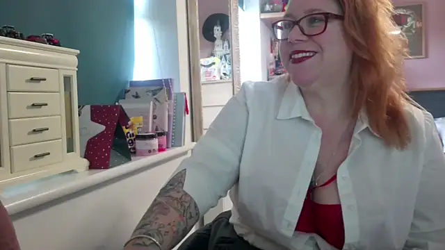 NikiDeeOfficial online show from December 16, 2025, 12:10 pm