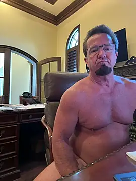 sluttydylan online show from May 18, 2026, 7:20 pm