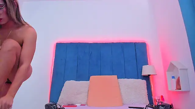 Snapshot of Camiiniieves chatting on December 15, 2024, 2:52 am Camiiniieves online show from December 15, 2024, 2:52 am