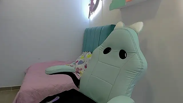 Snapshot of Evelin_shy chatting on November 9, 2025, 12:09 am Evelin shy online show from November 9, 2025, 12:09 am