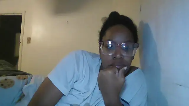 Snapshot of madamsensuale chatting on December 3, 2024, 6:48 am madamsensuale online show from December 3, 2024, 6:48 am