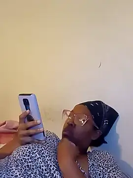 Snapshot of madamsensuale chatting on January 7, 2025, 1:59 am madamsensuale online show from January 7, 2025, 1:59 am