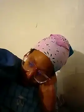 Snapshot of madamsensuale chatting on January 9, 2025, 3:26 am madamsensuale online show from January 9, 2025, 3:26 am