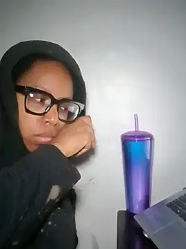 Snapshot of madamsensuale chatting on February 7, 2025, 3:01 am madamsensuale online show from February 7, 2025, 3:01 am