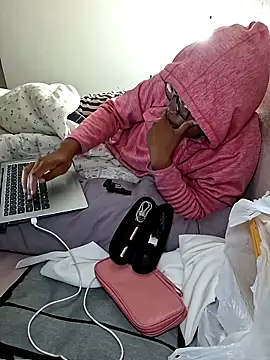 Snapshot of madamsensuale chatting on November 17, 2025, 3:01 am madamsensuale online show from November 17, 2025, 3:01 am