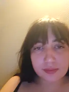 Lynylou online show from May 10, 2026, 4:28 am