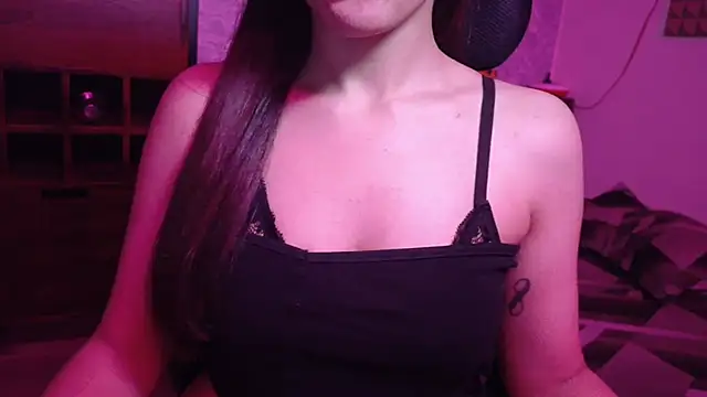 Snapshot of MidnightFlame chatting on October 12, 2025, 12:42 am MidnightFlame online show from October 12, 2025, 12:42 am